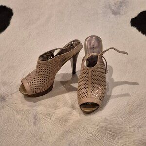 Marc Fisher Sandals Hills